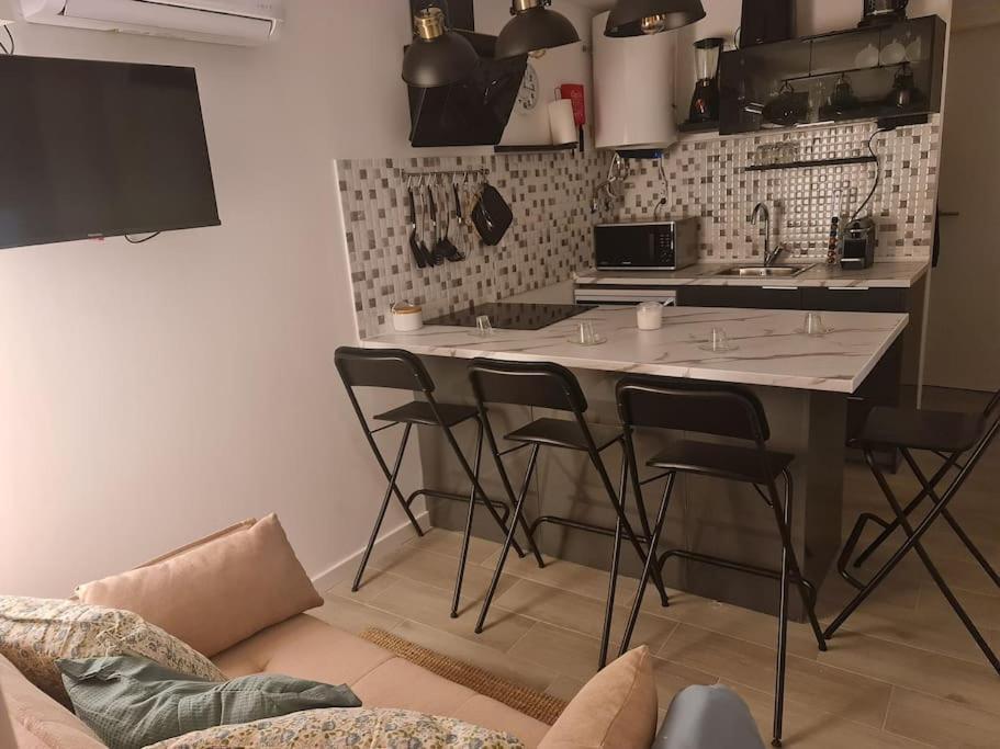 "Linda'S Guest House" Beach House With Private Patio & Hot Tub, 3 Min From The Beach Costa da Caparica Dış mekan fotoğraf