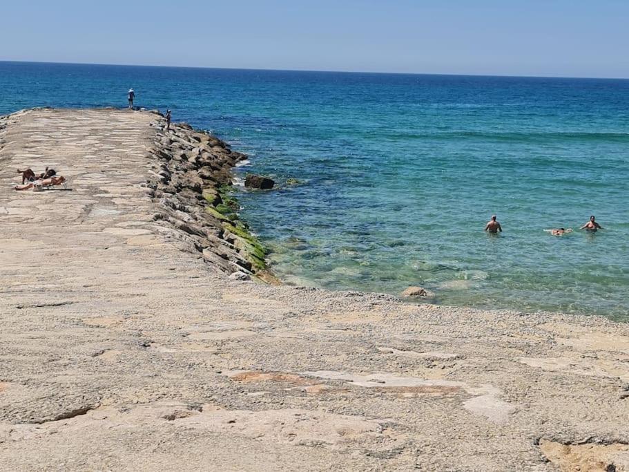 "Linda'S Guest House" Beach House With Private Patio & Hot Tub, 3 Min From The Beach Costa da Caparica Dış mekan fotoğraf