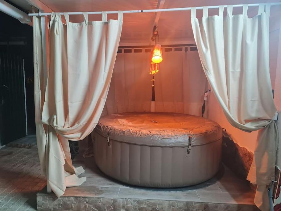 "Linda'S Guest House" Beach House With Private Patio & Hot Tub, 3 Min From The Beach Costa da Caparica Dış mekan fotoğraf